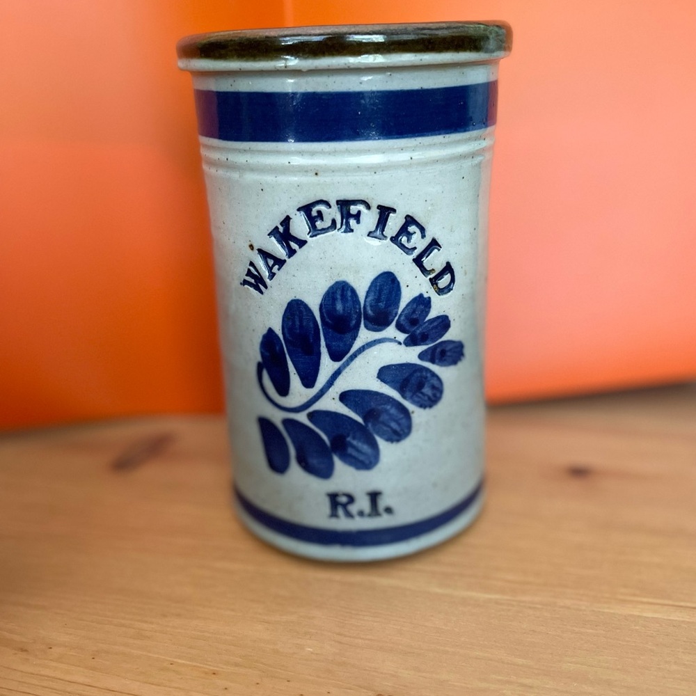 Wakefield R.I. Blue and White Utensil Crock